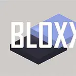 Chữ BLOXX màu trắng nằm trên nền hai khối hình chữ nhật chồng lên nhau có màu xanh và đen