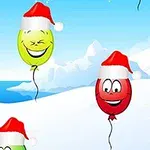 Những quả bóng bay có mặt cười đội mũ ông già Noel trên nền cảnh tuyết trắng và bầu trời xanh
