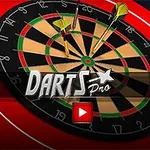 Bảng phi tiêu với ba mũi phi tiêu màu vàng cắm trên bề mặt, cùng dòng chữ Darts Pro và nút phát video màu đỏ phía trước