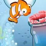 Cá hề màu cam đang bơi gần một khối san hô hồng trong nước với nhiều bong bóng xung quanh