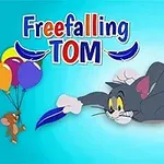 Hình ảnh cho thấy một nhân vật mèo đang rơi tự do trong không trung, tay cầm lông vũ xanh, với một nhân vật chuột cầm chùm bóng bay ở phía trên bên trái