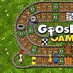 Bàn chơi với các ô số, chữ GOOSE GAME lớn ở trung tâm và các quân cờ màu sắc khác nhau trên nền cỏ xanh