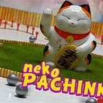 Mèo vẫy tay nằm trên cỏ xanh với chữ neko PACHINKO ở phía trước