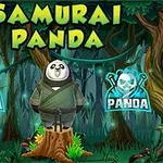Gấu trúc mặc đồ samurai đứng trên gốc cây trong rừng, xung quanh có hai biểu tượng hình đầu lâu