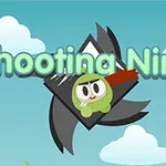 Một nhân vật ninja nhỏ màu xanh lá cây với băng đô đỏ bay trước đám mây trên nền bầu trời xanh, kèm theo chữ Shooting Ninja và nút Gift