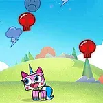 Nhân vật kỳ lân hình vuông đứng trên đồng cỏ, xung quanh là các biểu tượng đám mây và đầu lâu trong bầu trời đầy màu sắc